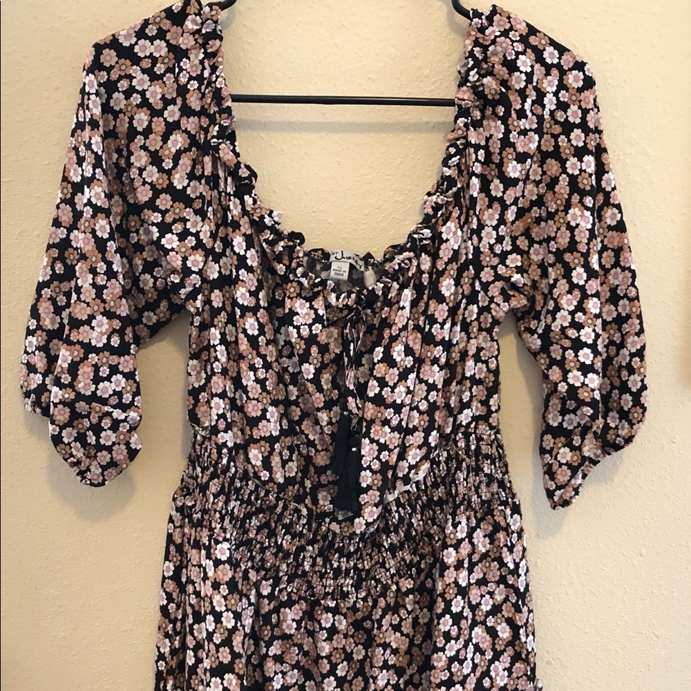 Summer dress. Floral, black.